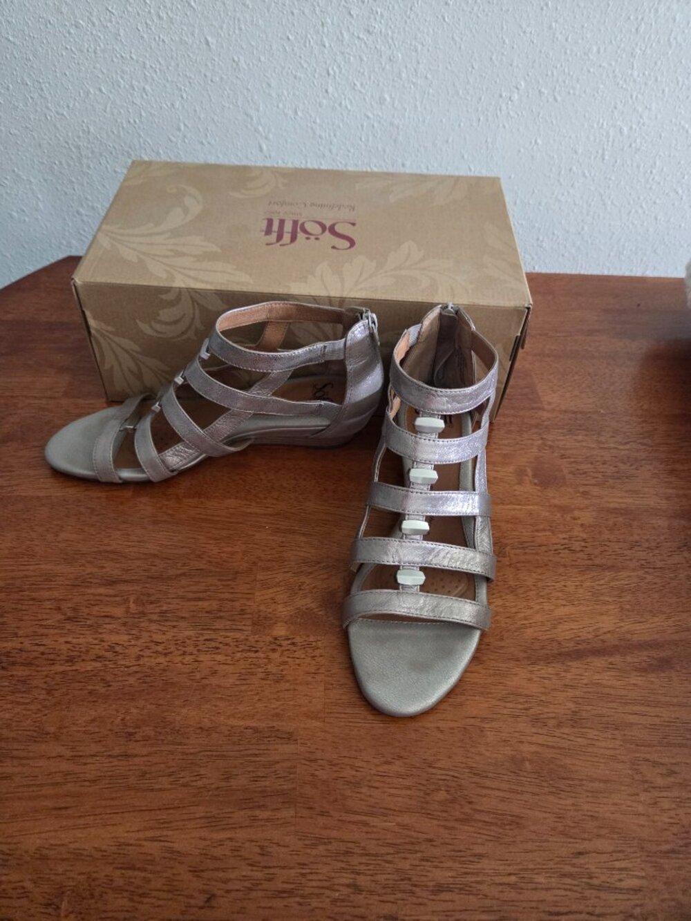 Sofft Rio Gladiator Wedge Metallic Sandal Size 9
